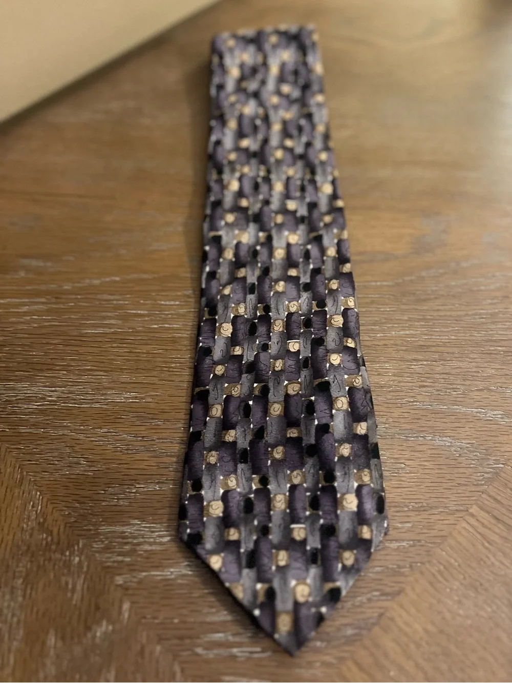 Dockers 100% Silk Geometric Pattern Necktie with Teflon Fabric Protector